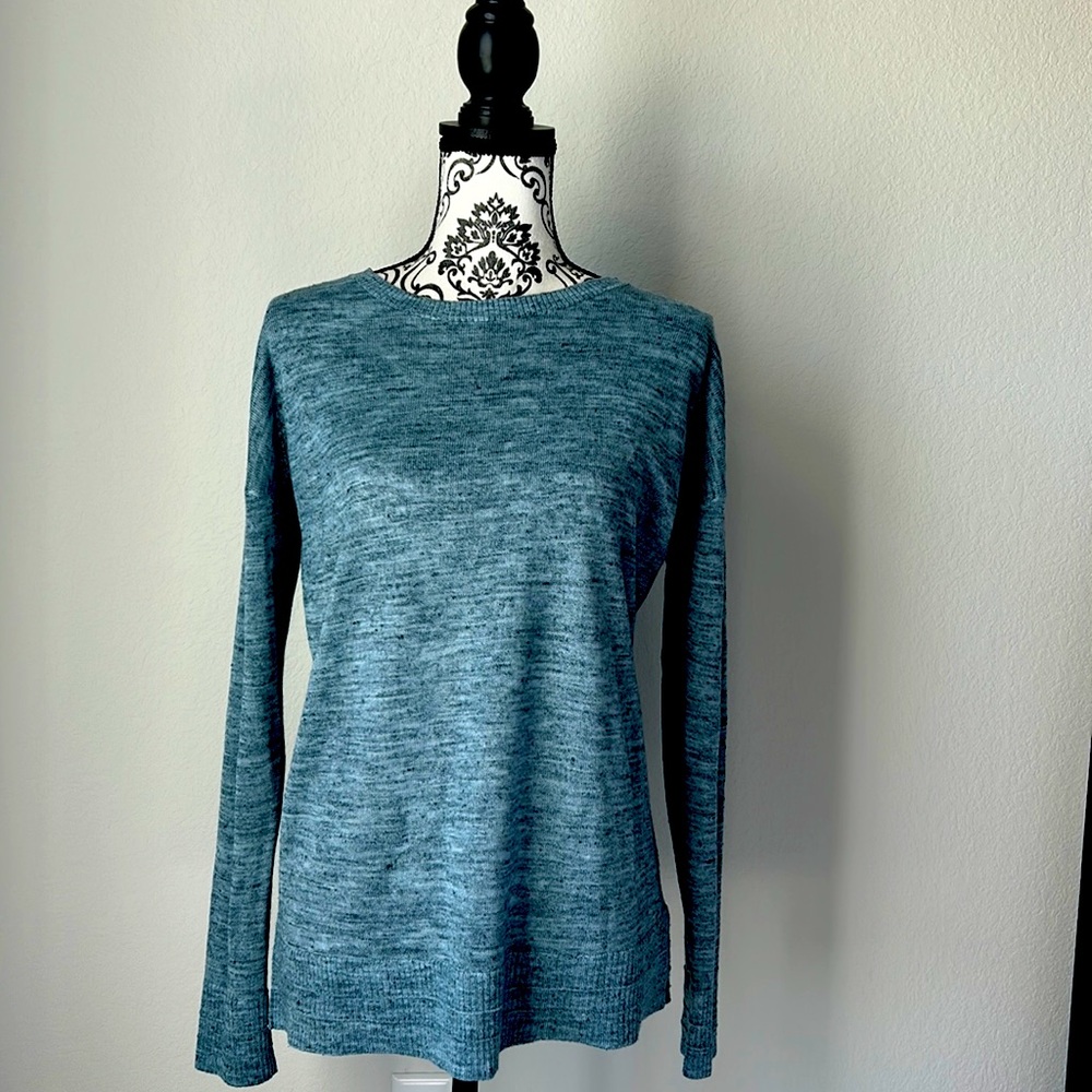 lululemon sweater. Light and super cute detail. Size XS with size tag attached